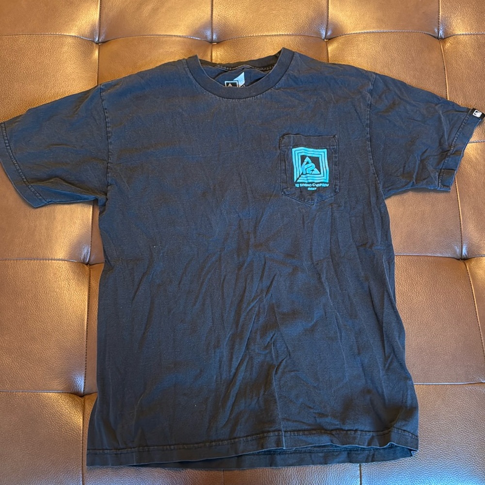 K2 Snowboarding distressed pocket tee with devil and skull men’s L